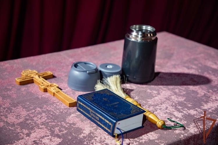 Командующий группировкой войск национальной гвардии в ДНР вручил ведомственные награды отличившимся сотрудникам спецподразделения, а также поблагодарил личный состав за профессионализм Командующий группировкой войск национальной гвардии в ДНР вручил ведомственные награды отличившимся сотрудникам спецподразделения, а также поблагодарил личный состав за профессионализм