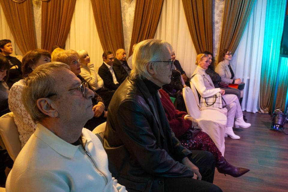 Михаил Желтяков: 17 января, в День артиста, в Гостиной на Садовом Донецкого музыкально-драматического театра им. М.М. Бровуна собрали легенд театрального искусства Донецкой Народной Республики – ветеранов Донбасс Оперы... Михаил Желтяков: 17 января, в День артиста, в Гостиной на Садовом Донецкого музыкально-драматического театра им. М.М. Бровуна собрали легенд театрального искусства Донецкой Народной Республики – ветеранов Донбасс Оперы...