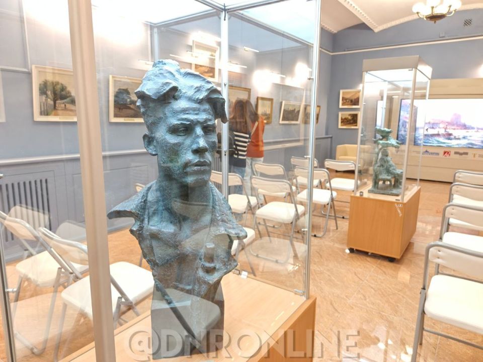 В Донецке продолжается экспозиция «Диалог сквозь столетия» В Донецке продолжается экспозиция «Диалог сквозь столетия»