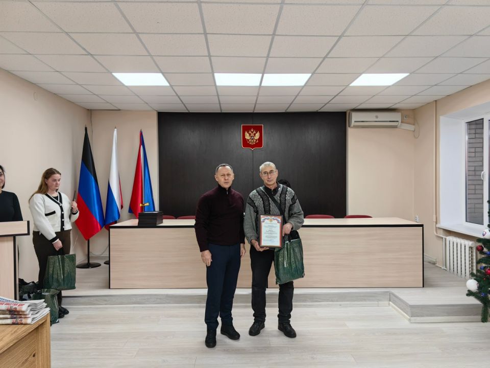 Александр Пеняев: С особым удовольствием сегодня вручил благодарности администрации округа сотрудникам Ясиноватского управления водопроводно-канализационного хозяйства ГУП «Вода Донбасса»