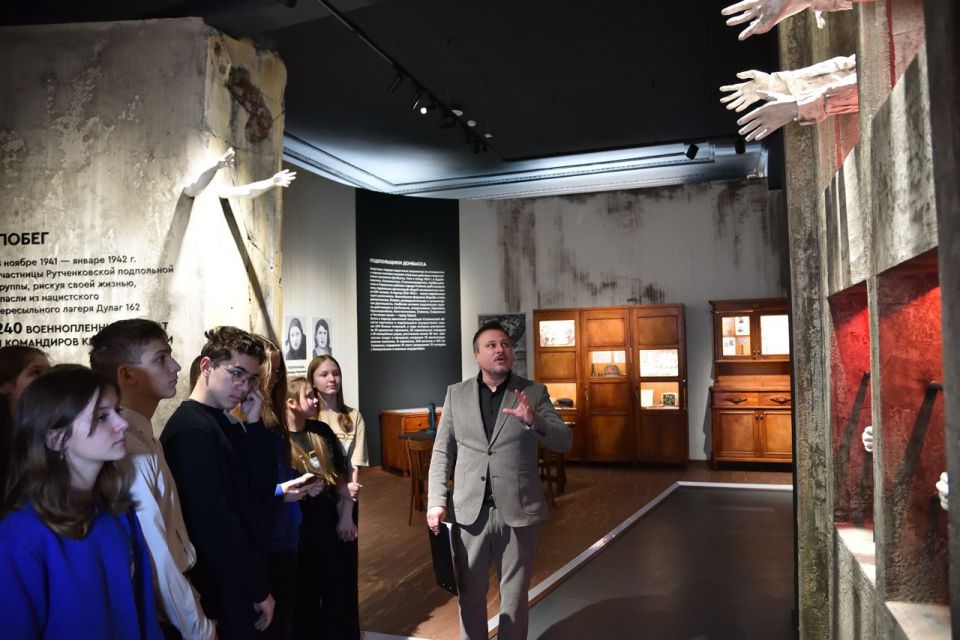 В Дотнецке открыт Музей героев подполья В Дотнецке открыт Музей героев подполья