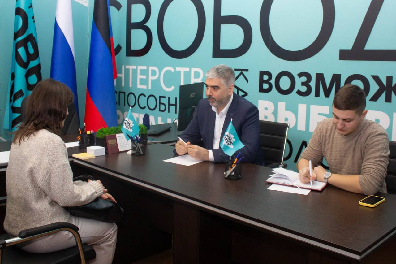 Провели прием граждан со старшими коллегами