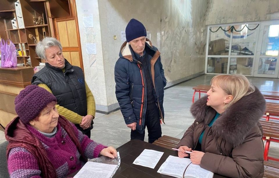 «Помочь можно всегда»: в Харцызске организовали единый пункт поддержки для семей