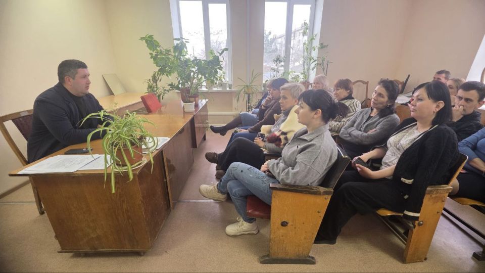 22 января заместитель главы администрации городского округа Торез Александр Люлькович провел встречу с трудовым коллективом Торезский городской РЭС ТЕ «Харцызские электрические сети» ГУП ДНР «Региональная энергопоставляющая...