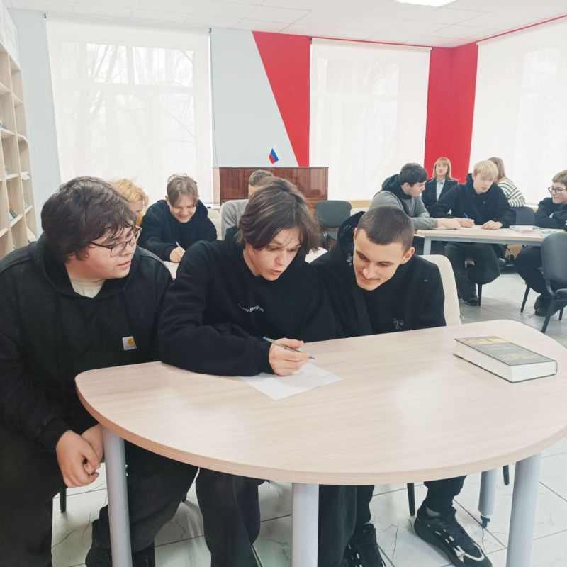 Игорь Мартынов: Конкурсно-игровая программа «Виват, студент» Игорь Мартынов: Конкурсно-игровая программа «Виват, студент»