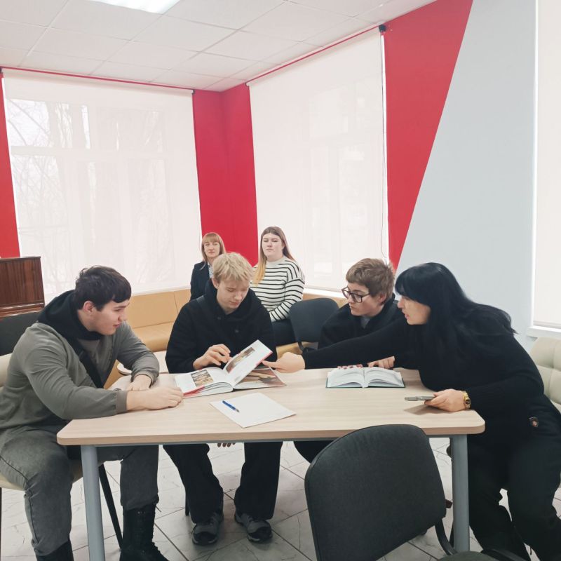 Игорь Мартынов: Конкурсно-игровая программа «Виват, студент» Игорь Мартынов: Конкурсно-игровая программа «Виват, студент»