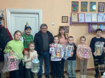 С 22 декабря по 7 января в ТМ “КРОШКА ЕНОТ” г. Донецк, проходил конкурс рисунков “В ожидании Рождества”