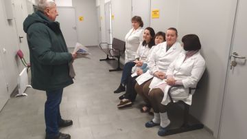 Начальник Новозарьевского территориального отдела Михаил Рапач провел встречу с трудовым коллективом Новозарьевской амбулатории ГБУ "Старобешевский ЦПМСП"