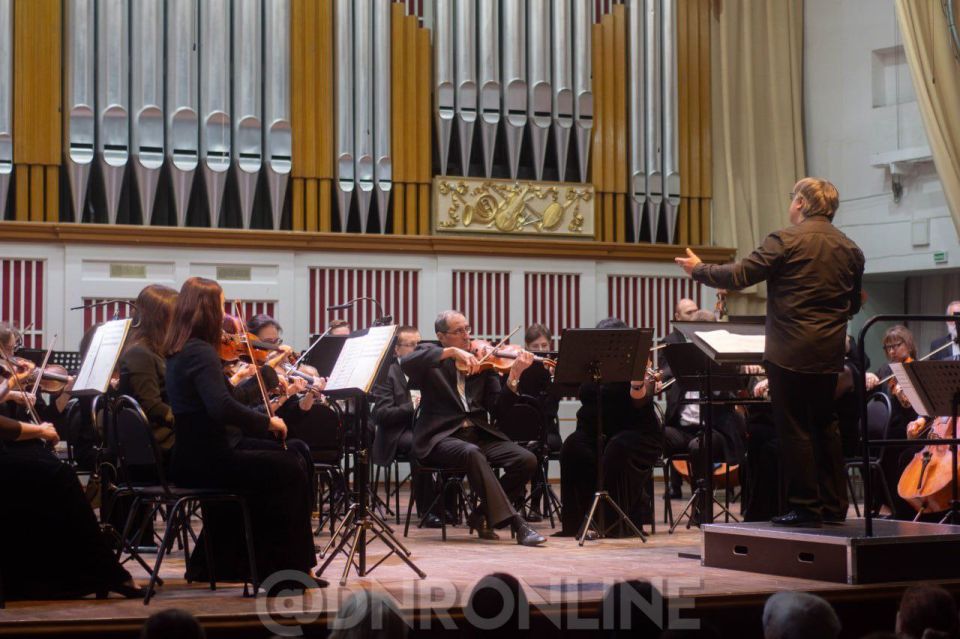 В Донецкой филармонии прошел концерт симфонической музыки «Моцарт Гала»