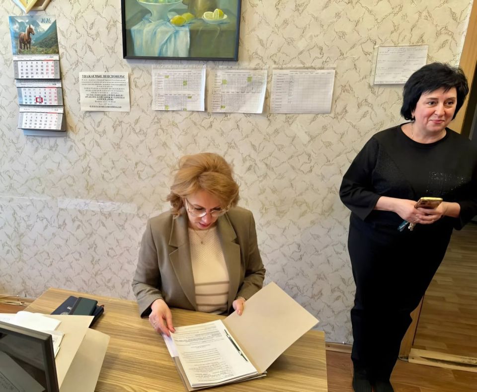 Лариса Толстыкина: На встрече с коллективом Центра социального обслуживания населения Ленинского района Донецка ответила на вопросы, которые касались не только перспектив развития системы социальной защиты, но и ситуации в... Лариса Толстыкина: На встрече с коллективом Центра социального обслуживания населения Ленинского района Донецка ответила на вопросы, которые касались не только перспектив развития системы социальной защиты, но и ситуации в...