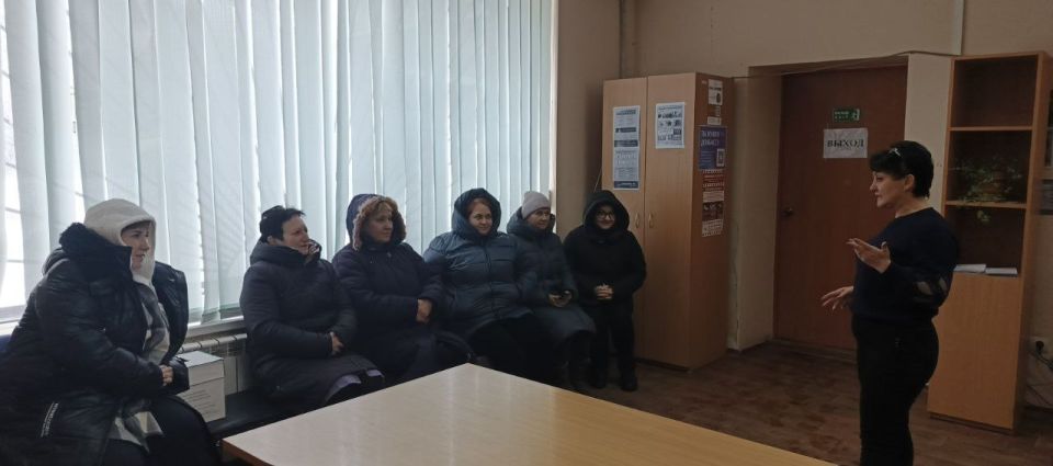 Сегодня, 22 января, спикер Елена Минакова провела встречу по адресу: г. Макеевка, кв-л Металлург,7 во исполнение поручения Главы Донецкой Народной Республики Дениса Пушилина