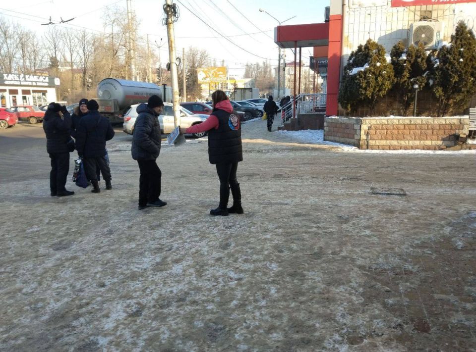 Сегодня, 23 января по инициативе Общественного Движения «Донецкая Республика» в Червоногвардейском районе города Макеевки проходит раздача официального печатного издания Общественного Движения «Донецкая Республика» Сегодня, 23 января по инициативе Общественного Движения «Донецкая Республика» в Червоногвардейском районе города Макеевки проходит раздача официального печатного издания Общественного Движения «Донецкая Республика»