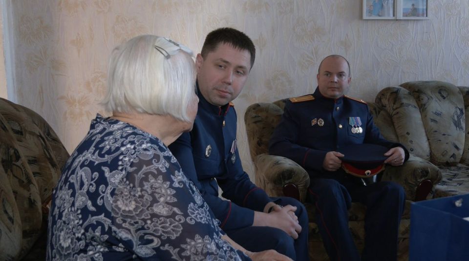 Сотрудники регионального следственного управления в День снятия блокады Ленинграда навестили ветеранов Сотрудники регионального следственного управления в День снятия блокады Ленинграда навестили ветеранов