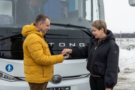 Михаил Желтяков: При содействии ООО «Русский центр» и в рамках благотворительной программы Президентского фонда культурных инициатив Республиканский дом народного творчества и кино получил новый автобус для организации...