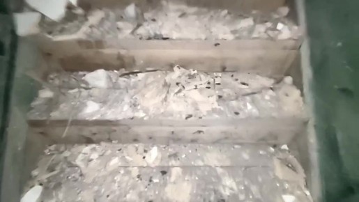 Крыша рухнула на лестницу в донецкой двухэтажке на Бутурлиновской 48