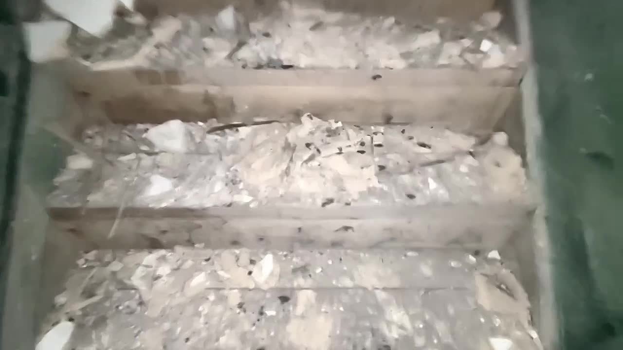 Крыша рухнула на лестницу в донецкой двухэтажке на Бутурлиновской 48