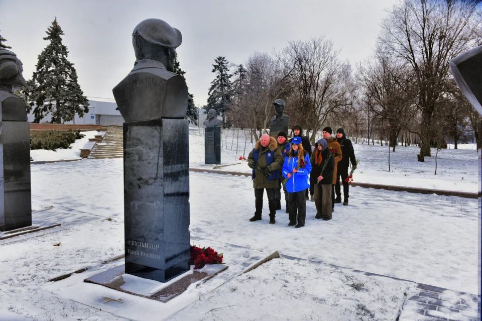 Сегодня легендарному Арсену Павлову «Мотороле» исполнилось бы 43 года Сегодня легендарному Арсену Павлову «Мотороле» исполнилось бы 43 года