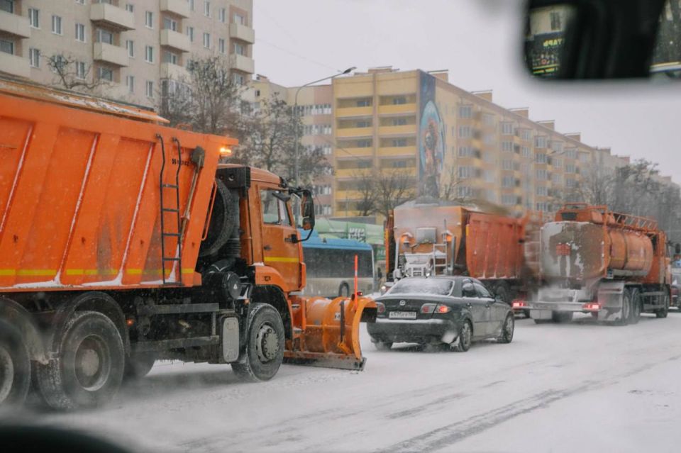 Новые морозы и снегопад привели к ухудшению ситуации на дорогах Мариуполя Новые морозы и снегопад привели к ухудшению ситуации на дорогах Мариуполя
