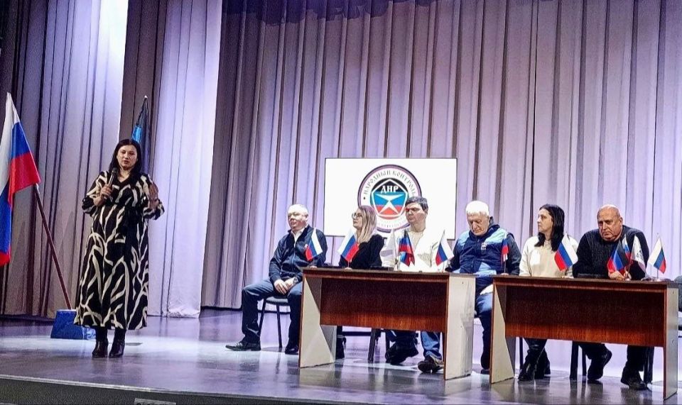 Активистки партийного проекта «Женское движение Единой России» совместно с куратором проекта «Управдом» в Торезе Николаем Лобадюком и командой «Народного контроля» города Тореза организовали значимую встречу, объединившую на... Активистки партийного проекта «Женское движение Единой России» совместно с куратором проекта «Управдом» в Торезе Николаем Лобадюком и командой «Народного контроля» города Тореза организовали значимую встречу, объединившую на...