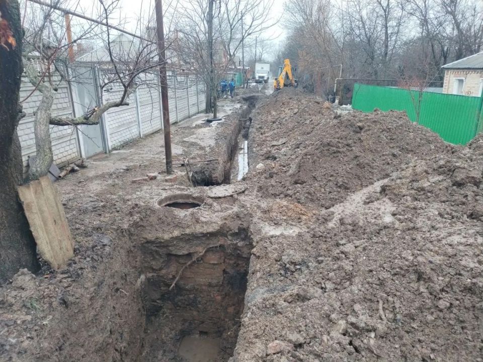 Аварийно-восстановительный отряд Кузбасса продолжает работы по восстановлению систем ХВС в Горловке Аварийно-восстановительный отряд Кузбасса продолжает работы по восстановлению систем ХВС в Горловке
