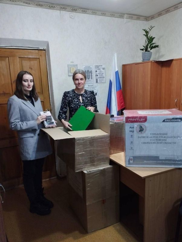 Тельмановский ЗАГС получил гумпомощь от коллег из Свердловской области Тельмановский ЗАГС получил гумпомощь от коллег из Свердловской области