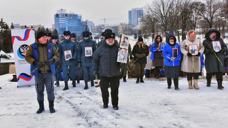 200 дней кровопролитного противостояния фашистам: Донбасс чтит советских воинов, победивших в Сталинградской битве 200 дней кровопролитного противостояния фашистам: Донбасс чтит советских воинов, победивших в Сталинградской битве