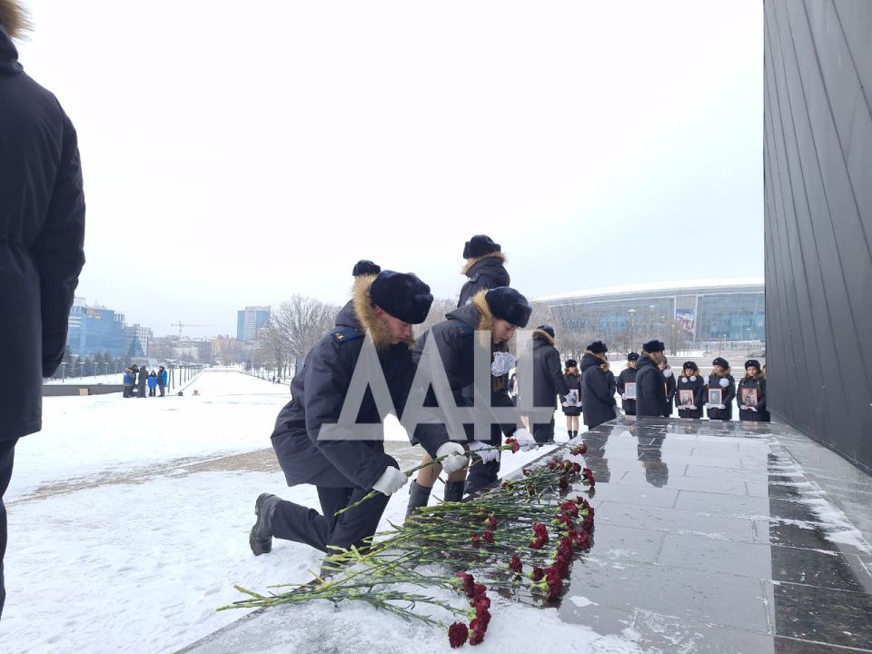 Дончане в День разгрома советскими войсками немецко-фашистских войск в Сталинградской битве почтили память защитников города Дончане в День разгрома советскими войсками немецко-фашистских войск в Сталинградской битве почтили память защитников города
