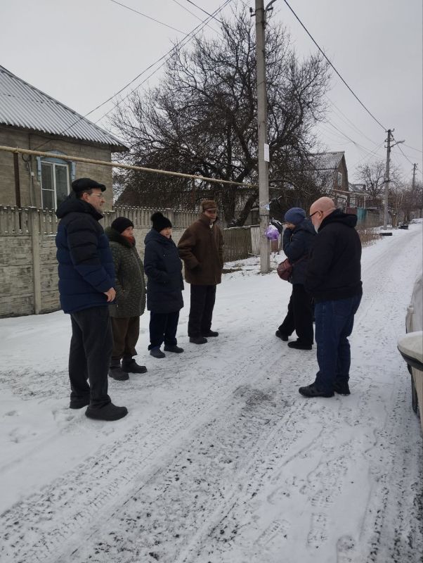 По поручению Главы ДНР Дениса Пушилина 02.02.2026 по адресу: г.Донецк, ул. Батенко,56 состоялась встреча с жителями, на которой присутствовал первый заместитель руководителя Управы Ленинского внутригородского района Тимур... По поручению Главы ДНР Дениса Пушилина 02.02.2026 по адресу: г.Донецк, ул. Батенко,56 состоялась встреча с жителями, на которой присутствовал первый заместитель руководителя Управы Ленинского внутригородского района Тимур...