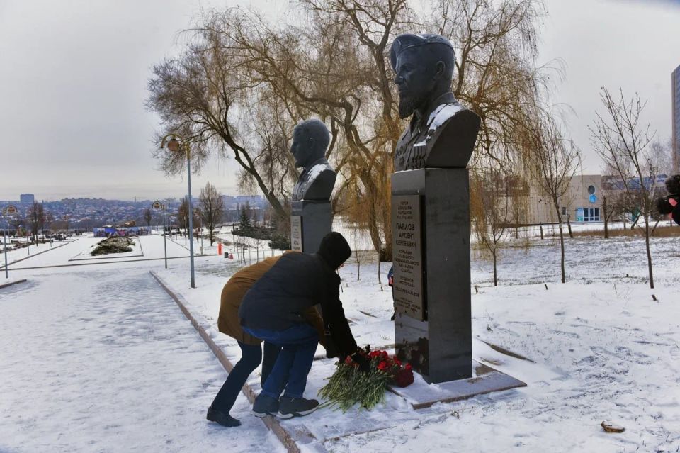 Сегодня легендарному Арсену Павлову «Мотороле» исполнилось бы 43 года Сегодня легендарному Арсену Павлову «Мотороле» исполнилось бы 43 года