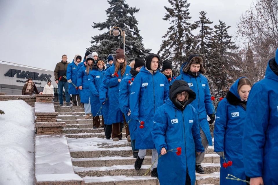 День рождения Арсена «Моторолы» Павлова: дончане помнят героя «Русской весны» День рождения Арсена «Моторолы» Павлова: дончане помнят героя «Русской весны»