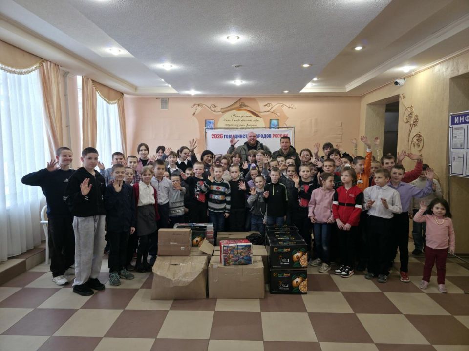 Игорь Лызов: Волжане доставили гуманитарный груз для детей Донбасса Игорь Лызов: Волжане доставили гуманитарный груз для детей Донбасса