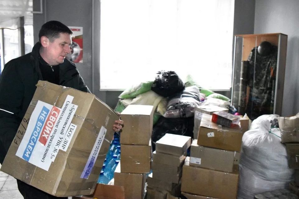 Брянковчане передали городу-побратиму Дебальцево гуманитарный груз, предназначенный для жителей, которые пострадали от атаки вражеских БПЛА Брянковчане передали городу-побратиму Дебальцево гуманитарный груз, предназначенный для жителей, которые пострадали от атаки вражеских БПЛА