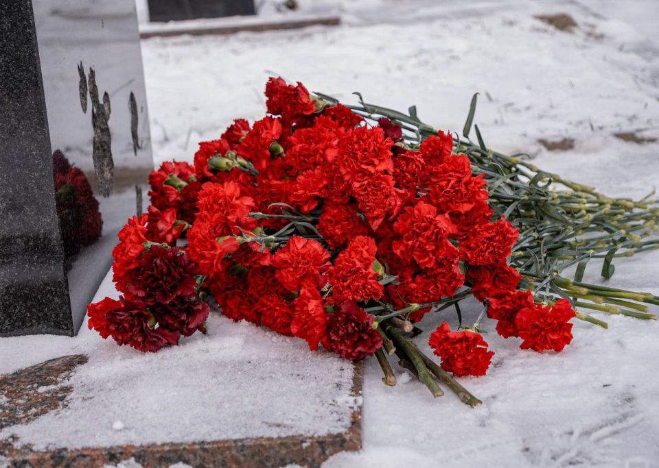 «Его уважали за бесстрашие, ценили за прямоту, любили за верность долгу»: В ДНР почтили память легендарного комбата «Спарты» Моторолы «Его уважали за бесстрашие, ценили за прямоту, любили за верность долгу»: В ДНР почтили память легендарного комбата «Спарты» Моторолы
