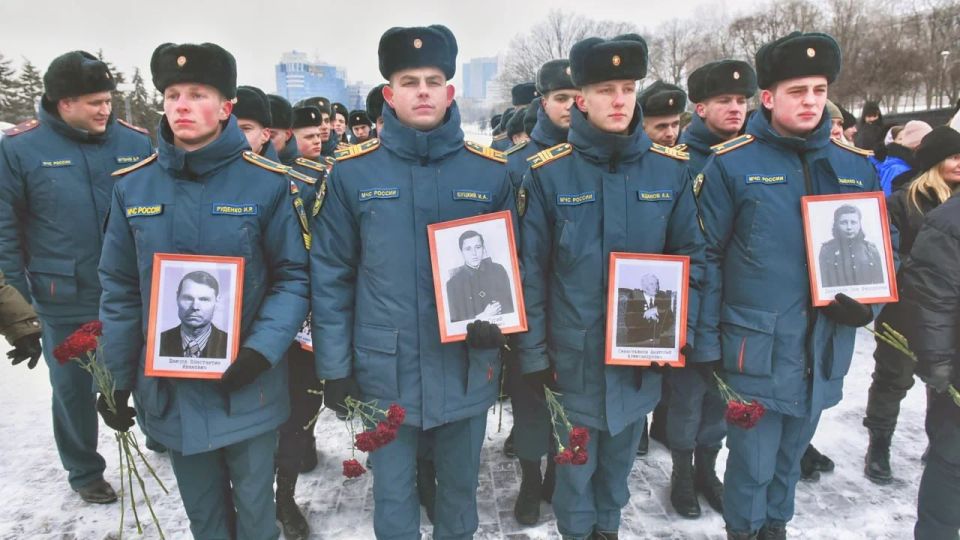 200 дней кровопролитного противостояния фашистам: Донбасс чтит советских воинов, победивших в Сталинградской битве 200 дней кровопролитного противостояния фашистам: Донбасс чтит советских воинов, победивших в Сталинградской битве