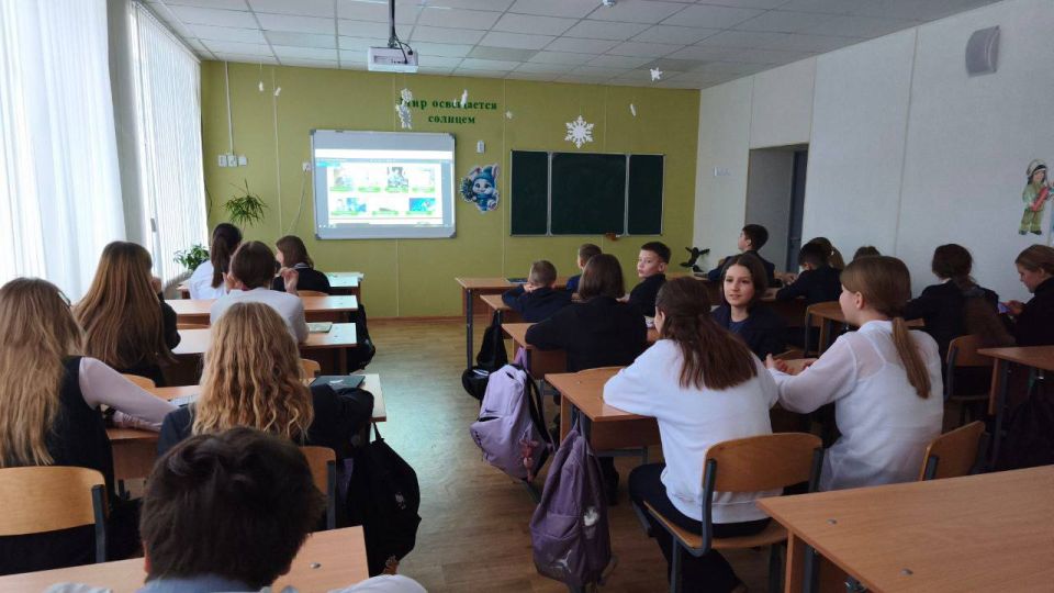 Наталья Великодная: В рамках партийного проекта Единой России "Новая школа" новая учебная неделя в Тельмановской гимназии началась традиционно с линейки и почётного права выноса флага Российской Федерации и флага Донецкой... Наталья Великодная: В рамках партийного проекта Единой России "Новая школа" новая учебная неделя в Тельмановской гимназии началась традиционно с линейки и почётного права выноса флага Российской Федерации и флага Донецкой...