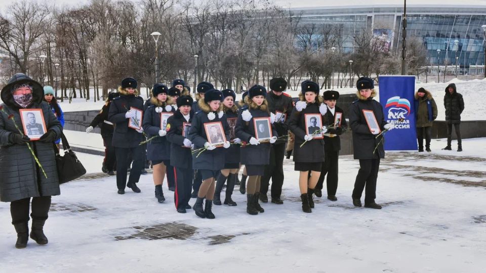 200 дней кровопролитного противостояния фашистам: Донбасс чтит советских воинов, победивших в Сталинградской битве 200 дней кровопролитного противостояния фашистам: Донбасс чтит советских воинов, победивших в Сталинградской битве