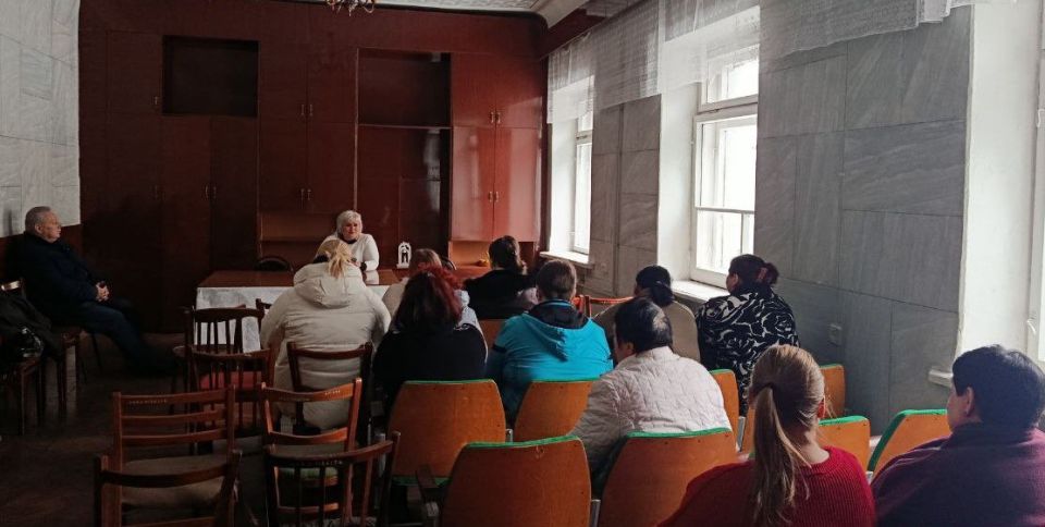 2 февраля в Советском внутригородском районе депутат Макеевского городского совета первого созыва Оксана Бевцык провела встречу с населением на подведомственной территории по адресу: пл. Трестовская, д. 7 2 февраля в Советском внутригородском районе депутат Макеевского городского совета первого созыва Оксана Бевцык провела встречу с населением на подведомственной территории по адресу: пл. Трестовская, д. 7
