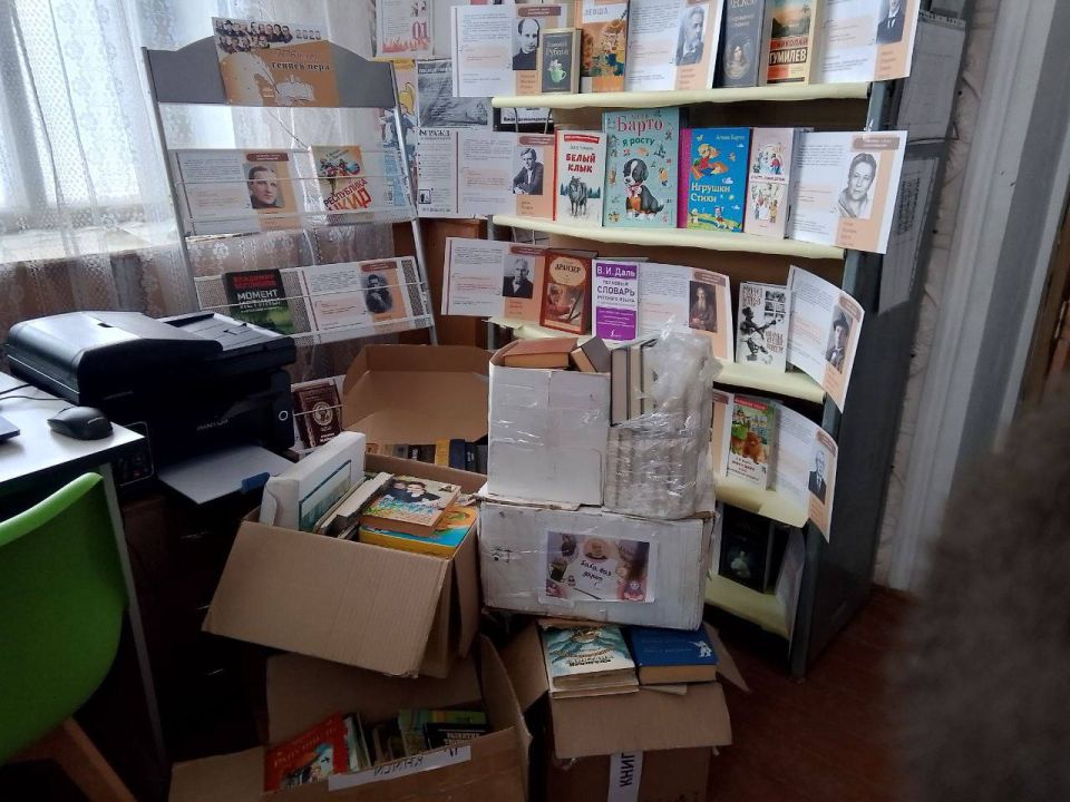 Отделение КСВО ДНР города Докучаевска недавно организовало передачу партии книг в библиотеку Николаевского сельского поселения ДНР Отделение КСВО ДНР города Докучаевска недавно организовало передачу партии книг в библиотеку Николаевского сельского поселения ДНР