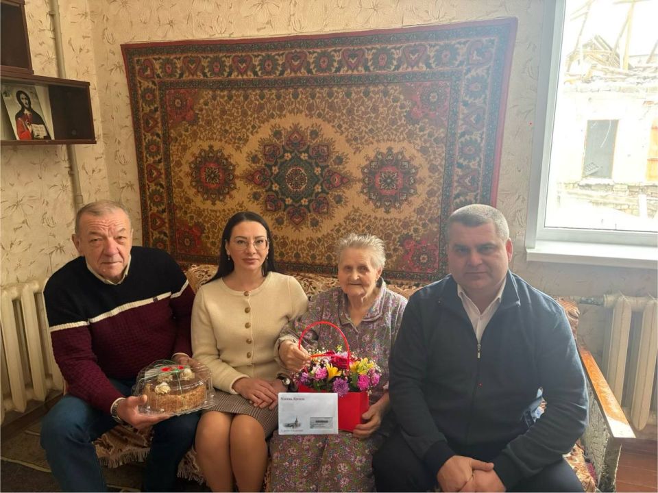 С Днём рождения, дорогая Зоя Митрофановна! С Днём рождения, дорогая Зоя Митрофановна!