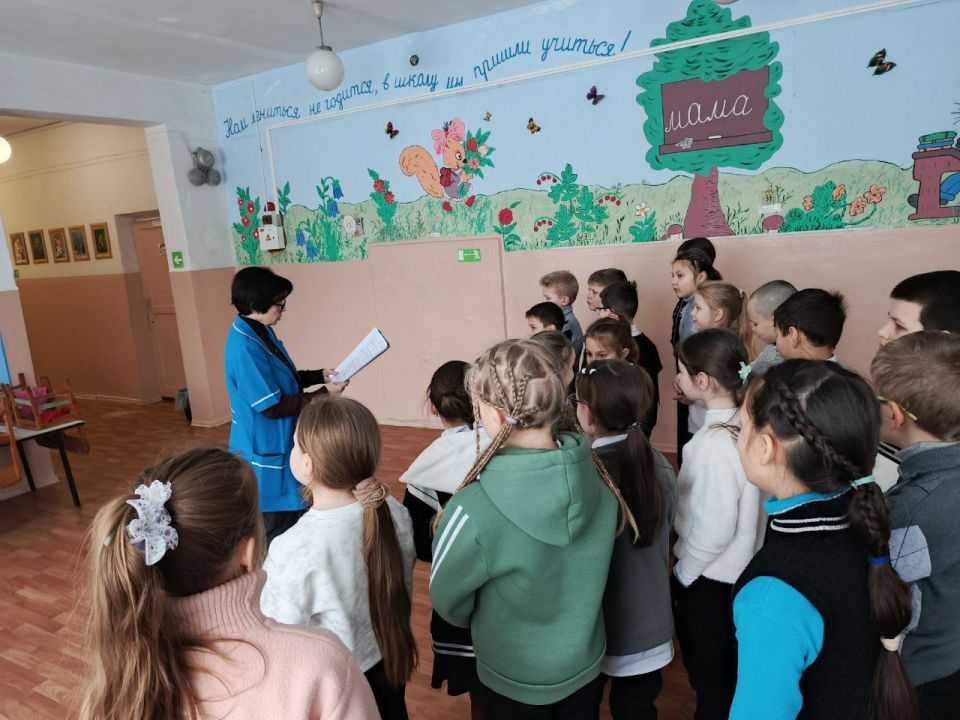 Медсестра кабинета по оказанию неотложной помощи несовершеннолетним Мирненской амбулатории ОПСМ провела беседу с обучающимися 1-4 классами на тему: "Осторожно гололед!!! Профилактика обморожения" Медсестра кабинета по оказанию неотложной помощи несовершеннолетним Мирненской амбулатории ОПСМ провела беседу с обучающимися 1-4 классами на тему: "Осторожно гололед!!! Профилактика обморожения"