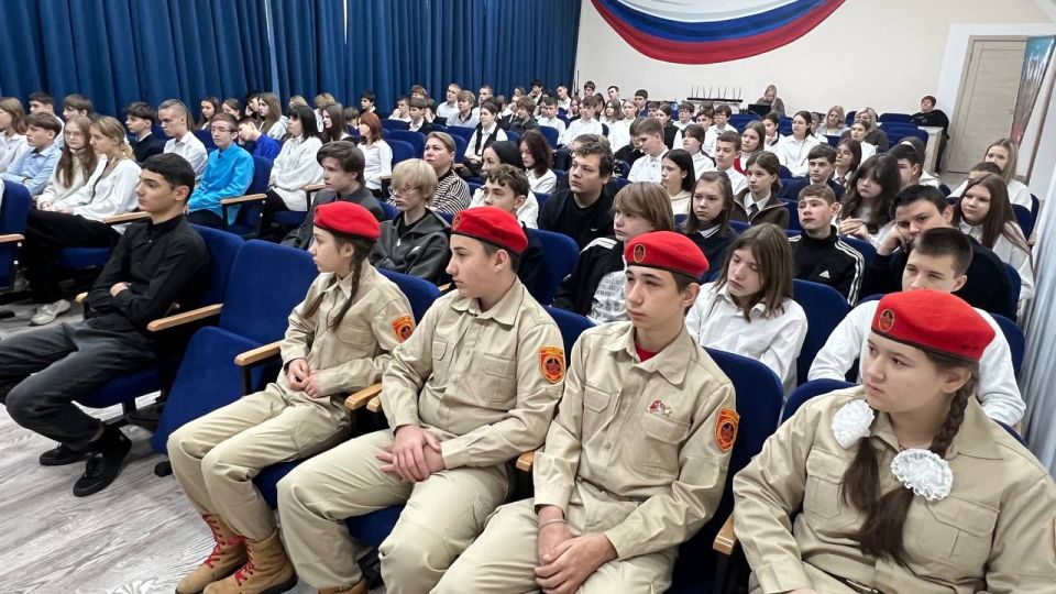 Школьникам Кировского рассказали о подвиге защитников Сталинграда Школьникам Кировского рассказали о подвиге защитников Сталинграда