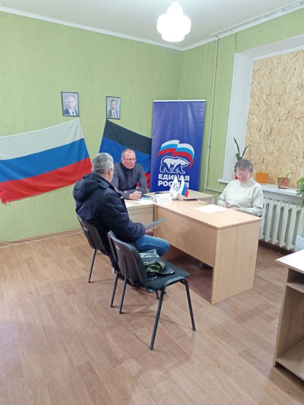 В общественной приемной Всероссийской политической партии «Единая Россия» города Светлодарск состоялся очередной личный прием граждан, который провел председатель Дебальцевского городского совета Сергей Шульженко В общественной приемной Всероссийской политической партии «Единая Россия» города Светлодарск состоялся очередной личный прием граждан, который провел председатель Дебальцевского городского совета Сергей Шульженко