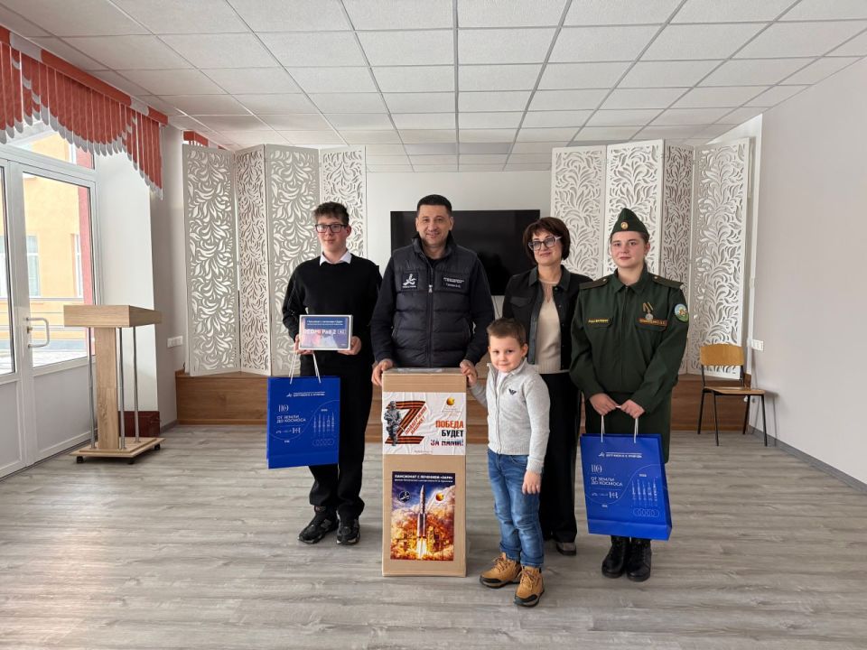 Александр Шатов: Представители Космического центра имени М.В. Хруничева исполнили мечты детей Шахтерского округа Александр Шатов: Представители Космического центра имени М.В. Хруничева исполнили мечты детей Шахтерского округа