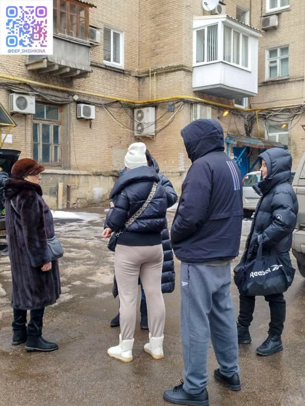 По поручению Главы Донецкой Народной Республики Дениса Владимировича Пушилина провела встречу с жителями дома по ул. Артёма и прилегающего района По поручению Главы Донецкой Народной Республики Дениса Владимировича Пушилина провела встречу с жителями дома по ул. Артёма и прилегающего района