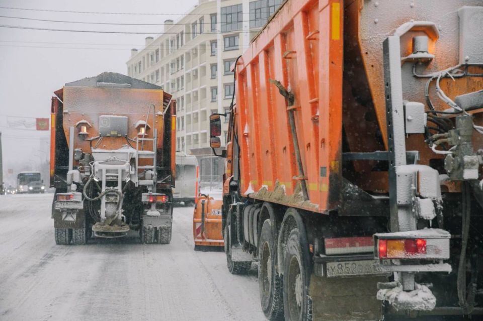 Новые морозы и снегопад привели к ухудшению ситуации на дорогах Мариуполя Новые морозы и снегопад привели к ухудшению ситуации на дорогах Мариуполя