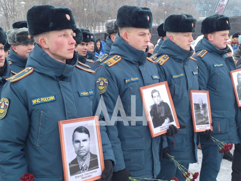 Дончане в День разгрома советскими войсками немецко-фашистских войск в Сталинградской битве почтили память защитников города Дончане в День разгрома советскими войсками немецко-фашистских войск в Сталинградской битве почтили память защитников города