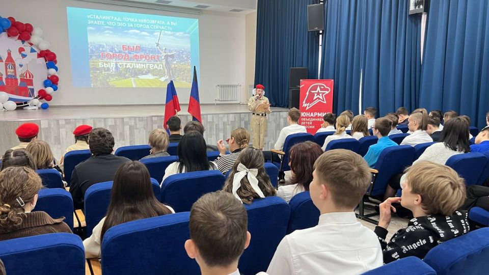 Школьникам Кировского рассказали о подвиге защитников Сталинграда Школьникам Кировского рассказали о подвиге защитников Сталинграда