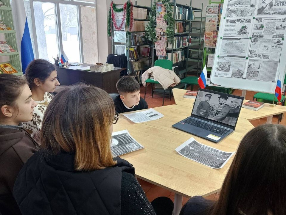 Библиотеки округа почтили память героев Сталинградской битвы в рамках проекта «Историческая память» Библиотеки округа почтили память героев Сталинградской битвы в рамках проекта «Историческая память»