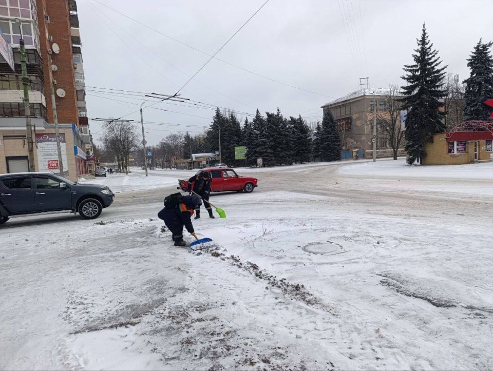 МУП «Простор» ежедневно выполняет все необходимые работы по содержанию городских улиц МУП «Простор» ежедневно выполняет все необходимые работы по содержанию городских улиц