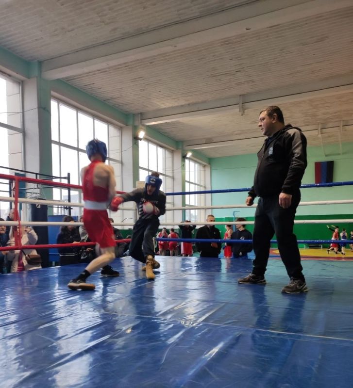 Первенство по боксу. 31 января в городе Енакиево в рамках партийного проекта «Детский спорт» Единой России прошло Открытое первенство спортивной школы городского округа Енакиево по боксу Первенство по боксу. 31 января в городе Енакиево в рамках партийного проекта «Детский спорт» Единой России прошло Открытое первенство спортивной школы городского округа Енакиево по боксу